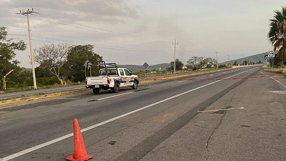 Se incendian pipas al interior de una gasera en Tepeojuma